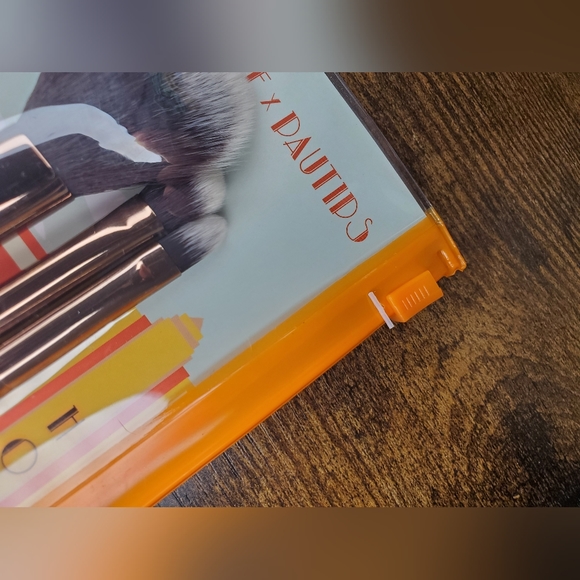 5/75$ LUXIE BEAUTY Por La Noche Brush Set - Picture 4 of 16